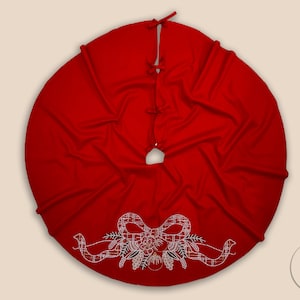 Christmas Tree Skirt in Red Fleece with Plain and Rhinestone, Embroidery Personalize Tree Skirt,