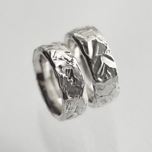 Simple silver wedding band set, Pair of textured rings from sterling silver, Simple elegant wedding rings, Two piece ring set