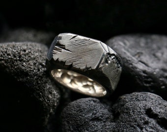 Brutalist silver signet ring, rough scrached ring, grunge jewelry, handmade silver signet ring, raw texture silver ring