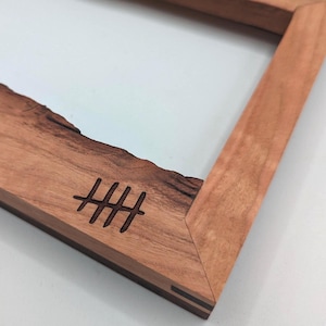 Graverad Live Edge körsbärsram