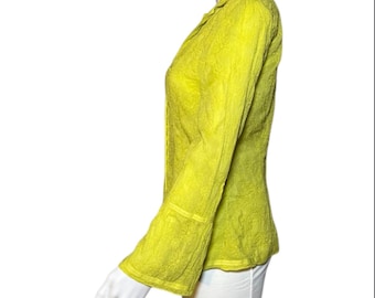 Blusa Johnny Was teñida a mano con mangas acampanadas, top de mujer reciclado, algodón chartreuse, moda sostenible.