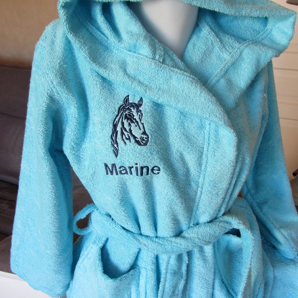 Peignoir éponge enfant motif cheval personnalisé avec prénom brodé