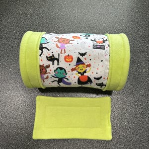 Halloween Costumes Guinea pig tunnel / Guinea pig Hideout / Guinea pig Halloween / Guinea pig pee pads / Guinea pig Bed / Guinea pig toy