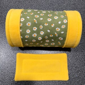 Summer Daisys Guinea pig tunnel / Guinea pig Hideout / Guinea pig Flowers / Guinea pig pee pads / Guinea pig Bedding / Guinea Pig Daisy