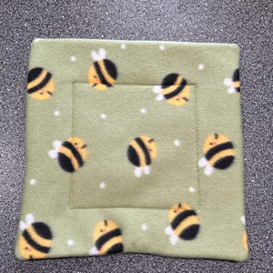 Bumble Bee Guinea Pig Pee Pads / Guinea Pig drip pads / Guinea Pig Bedding / Insects Pee Pad / Bee Liner