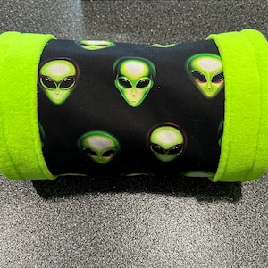 Aliens Guinea Pig Tunnel / Guinea Pig Hideout / Guinea Pig Bedding / Guinea Pig Pee pads / Guinea Pig Fleece Forest / Guinea Pig House