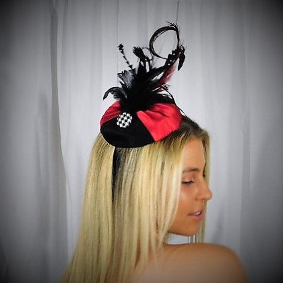 Elegant, Black & Red Woman display picture 1