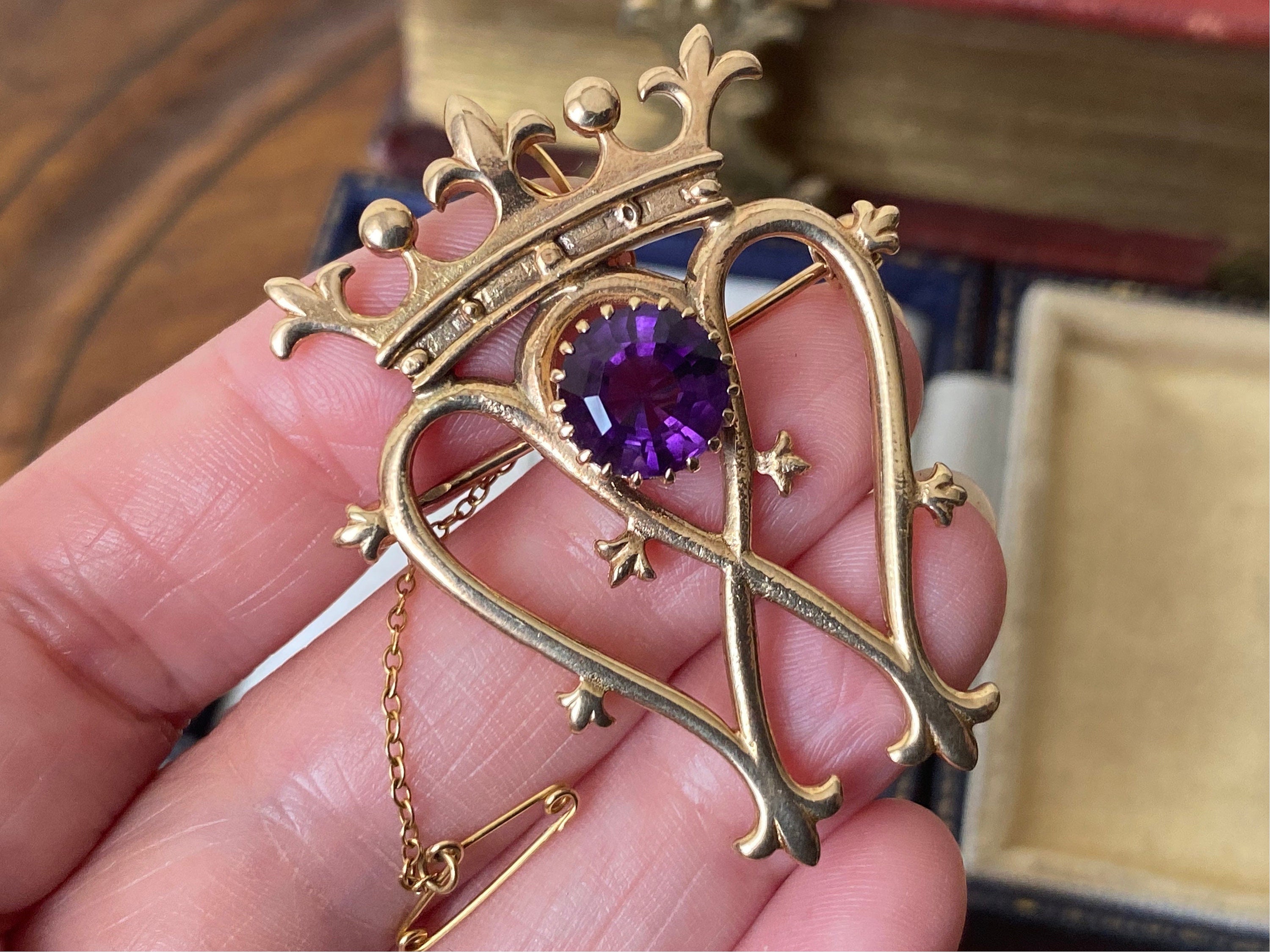 Gold luckenbooth brooch sale