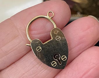 Fantastic vintage English hallmarked 375 9ct gold opening heart shaped padock charm /ideal for bracelet or necklace pendant (DOD)
