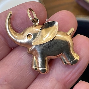 Fantastic Vintage hallmarked hollow 375 9ct gold elephant charm /pendant