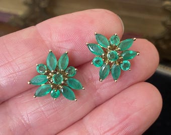 Beautiful vintage hallmarked 375 9k / 9ct gold multi emerald gemstone earrings