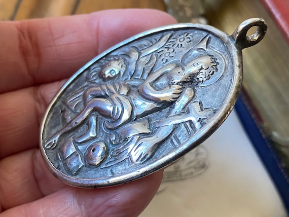 large antique Georgian heavy solid silver religio… - image 4