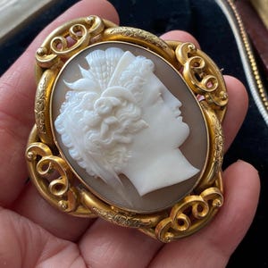 Fantastic antique Victorian gilt metal goddess carved shell cameo  brooch /pin