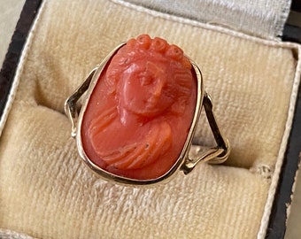 Beautiful antique Victorian 9ct Gold carved red coral cameo goddess head Ring
