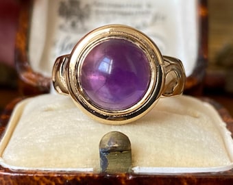 Stunning Unusual vintage stylish thick heavy 375 9ct gold mounted cabochon Amethyst statement ring