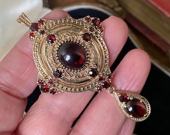 Fantastic vintage 1970s Victorian gothic revival heavy thick solid English hallmarked 375 9ct gold cabouchon garnet necklace pendant /brooch