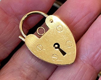 Fantastic large thick vintage English hallmarked 375 9ct gold opening heart shaped padlock charm ideal for necklace pendant /bracelet (PIP)