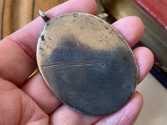 large antique Georgian heavy solid silver religio… - image 2