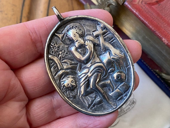 large antique Georgian heavy solid silver religio… - image 1