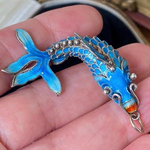 Fantastic unusual vintage sterling silver & enamel articulated fish necklace pendant