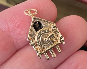 Unusual vintage English hallmarked 375 9ct gold articulated cuckoo clock charm