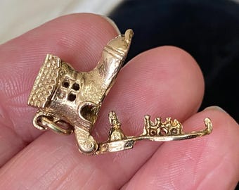 Fantastische vintage Engels gemarkeerde oude vrouw van 375 9 kt goud die woonde in een rijmbedel voor schoenen