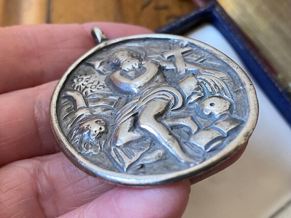 large antique Georgian heavy solid silver religio… - image 7