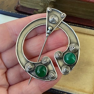 Unusual antique /vintage Scottish Sterling silver & cabochon celtic design penannular plaid brooch /pin