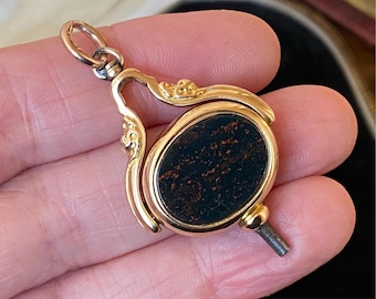unusual Antique Victorian 750 18ct gold bloodstone /carnelian spinner watch key fob / pendant