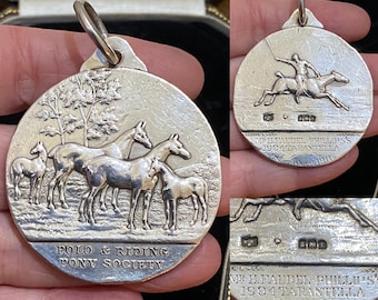 Ungewöhnliche antike englische gepunzte solide Sterlingsilber Polo & Pony /Pferdegesellschaft Medaille /großer Statement Anhänger - Widmung / Geschichte