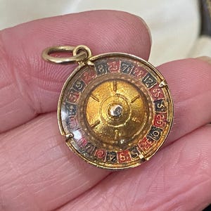 Fantastic unusual vintage English hallmarked 375 9ct gold moving /spinning roulette wheel charm /small pendant