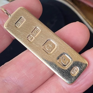 Fantastic vintage English hallmarked 1977 heavy thick solid gold ingot necklace pendant