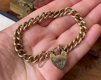 Beautiful vintage 375 9ct gold heavy solid link curb charm bracelet with engraved heart padlock catch