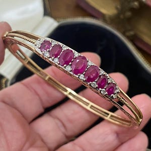 Stunning vintage hallmarked heavy vintage solid 375 9ct gold ruby & diamond bangle /bracelet