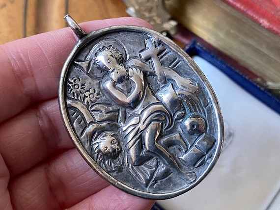 large antique Georgian heavy solid silver religio… - image 8