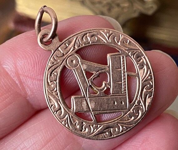 Beautiful Antique 1919 English hallmarked 375 9ct… - image 1