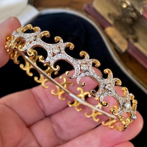Stunning vintage hallmarked solid heavy 750 18ct gold & diamond studded bracelet /bangle