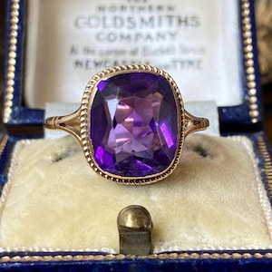 Gorgeous vintage English hallmarked 375 9ct gold amethyst ring