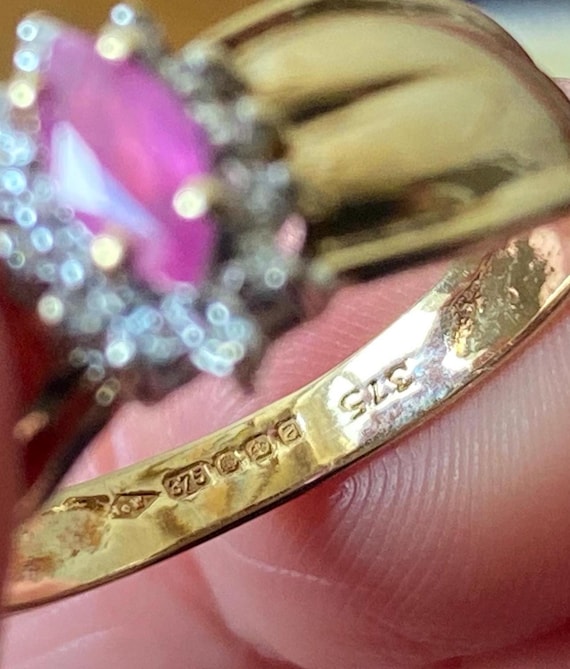 Beautiful Vintage English Hallmarked 375 8ct Gold and Ruby