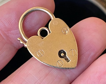 美しいヴィンテージの英国刻印入り 375 9ct ゴールド ハート型