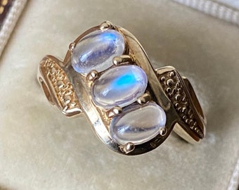 Fabulous Magical vintage 375 9ct Gold genuine Triple glowing blue flash moonstone cabochon Ring
