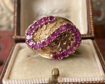 Stunning unusual vintage 1960s heavy 375 9ct gold modernist/brutalist ruby studded bombe type statement ring