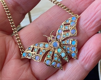 Stunning vintage hallmarked solid heavy 375 9ct gold Opal studded butterfly pendant necklace