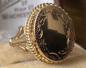 Fabulous unusual novelty vintage Victorian style solid 375 9ct Gold photographs locket Ring