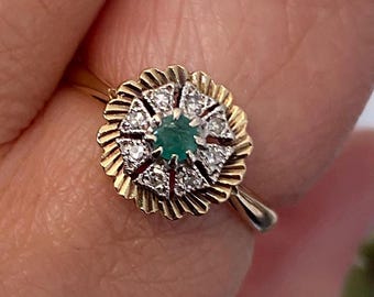 Prachtige vintage Engels gemarkeerde 750 18kt gouden smaragd en diamanten cupcake-stijl ring