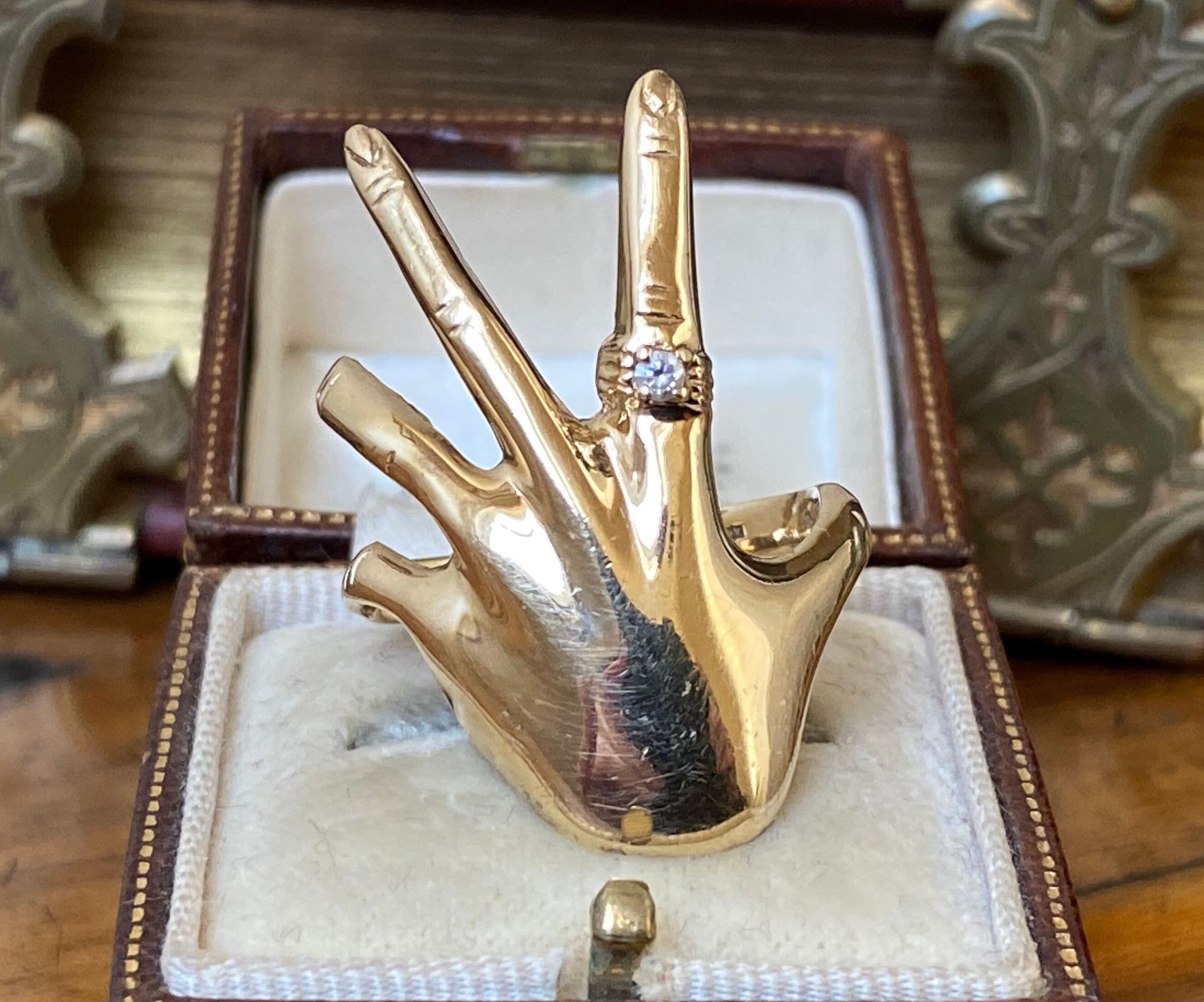 Unusual Vintage English Hallmarked 375 9ct Gold Large Unusual Vintage English Hallmarked 375 9ct Gold Large