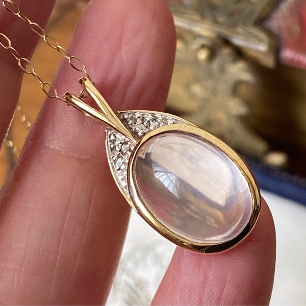 Elegant vintage 375 9ct gold moonstone & diamond necklace pendant on 9ct chain
