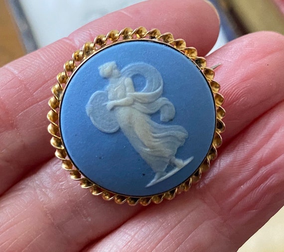 Fabulous Antique 375 9ct Gold Wedgwood Jasper Ware Goddess Cameo