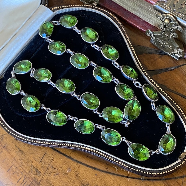 Stunning Antique Georgian/victorian  closed back sterling silver egg shaped domed closed back foiled green paste rivière necklace