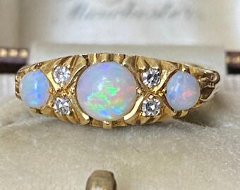 Stunning Vintage 750 18ct Gold glowing triple Opal cabochon & diamond gemstone Ring gorgeous magical colours (A)